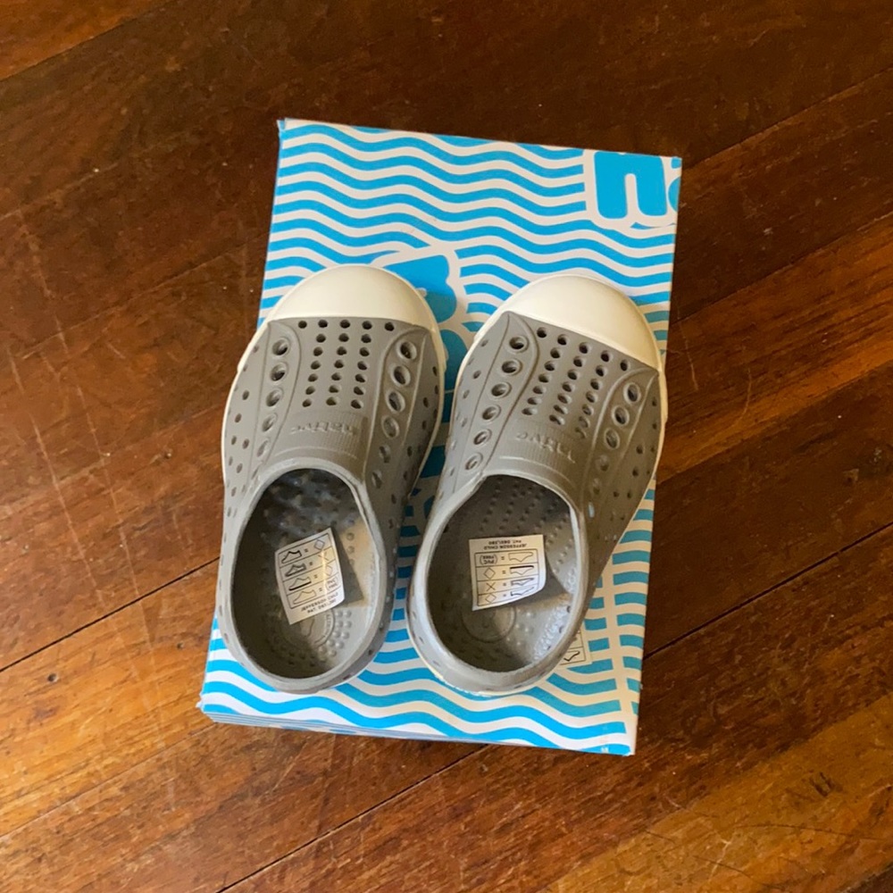 Unisex Natives.